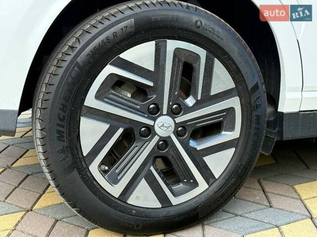 Білий Хендай Kona, об'ємом двигуна 0 л та пробігом 34 тис. км за 16999 $, фото 10 на Automoto.ua