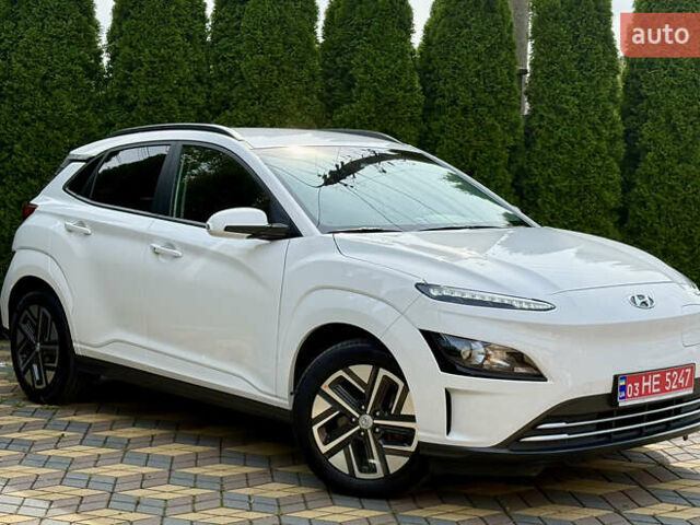 Белый Хендай Kona, объемом двигателя 0 л и пробегом 39 тыс. км за 16900 $, фото 2 на Automoto.ua