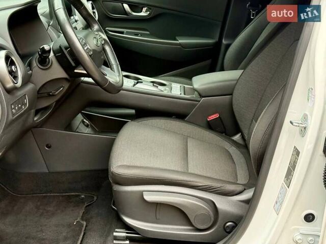 Белый Хендай Kona, объемом двигателя 0 л и пробегом 33 тыс. км за 17700 $, фото 18 на Automoto.ua