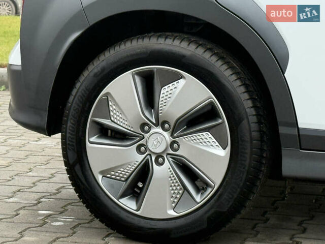 Белый Хендай Kona, объемом двигателя 0 л и пробегом 86 тыс. км за 17800 $, фото 11 на Automoto.ua