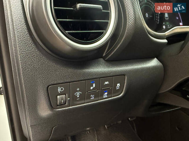 Білий Хендай Kona, об'ємом двигуна 0 л та пробігом 174 тис. км за 17800 $, фото 36 на Automoto.ua