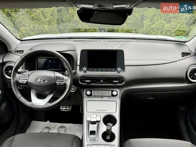 Белый Хендай Kona, объемом двигателя 0 л и пробегом 33 тыс. км за 17700 $, фото 28 на Automoto.ua