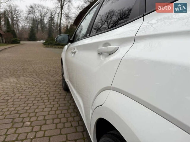 Белый Хендай Kona, объемом двигателя 0 л и пробегом 65 тыс. км за 17400 $, фото 15 на Automoto.ua