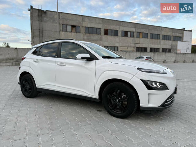 Білий Хендай Kona, об'ємом двигуна 0 л та пробігом 63 тис. км за 16499 $, фото 2 на Automoto.ua