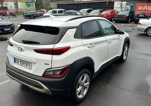 Белый Хендай Kona, объемом двигателя 2 л и пробегом 100 тыс. км за 15800 $, фото 3 на Automoto.ua