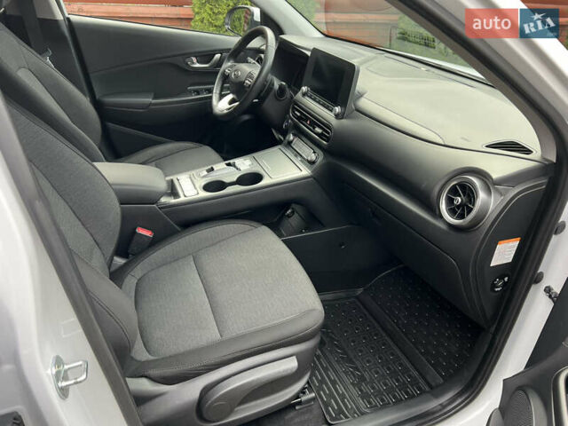 Белый Хендай Kona, объемом двигателя 0 л и пробегом 46 тыс. км за 17500 $, фото 10 на Automoto.ua