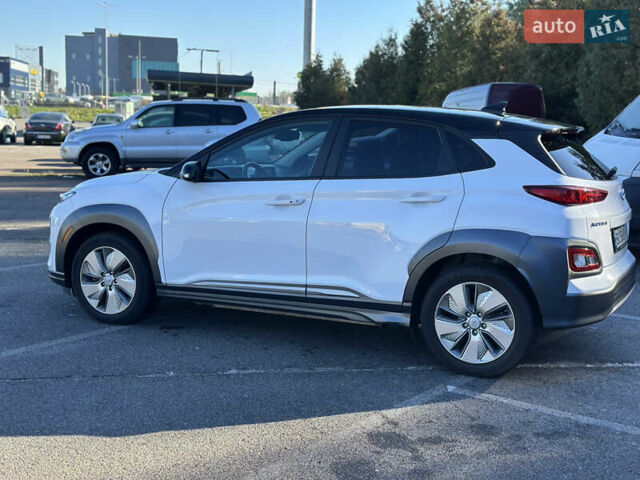 Білий Хендай Kona, об'ємом двигуна 0 л та пробігом 115 тис. км за 16800 $, фото 8 на Automoto.ua