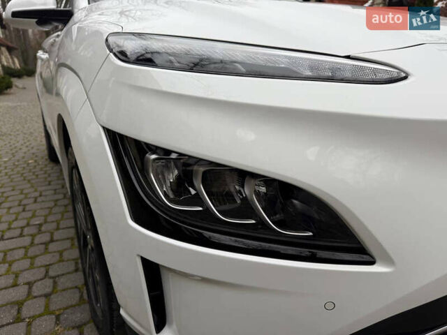 Белый Хендай Kona, объемом двигателя 0 л и пробегом 65 тыс. км за 17400 $, фото 19 на Automoto.ua