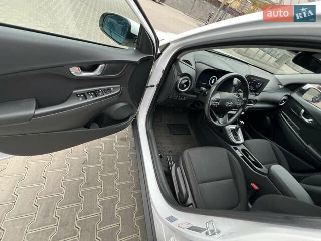 Білий Хендай Kona, об'ємом двигуна 1.58 л та пробігом 49 тис. км за 18700 $, фото 8 на Automoto.ua