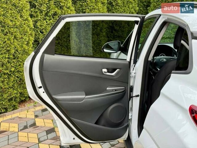 Белый Хендай Kona, объемом двигателя 0 л и пробегом 39 тыс. км за 17400 $, фото 21 на Automoto.ua