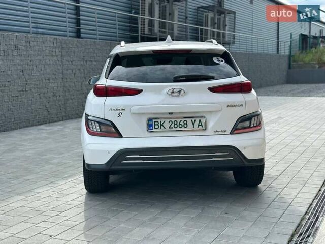 Белый Хендай Kona, объемом двигателя 0 л и пробегом 72 тыс. км за 16700 $, фото 4 на Automoto.ua
