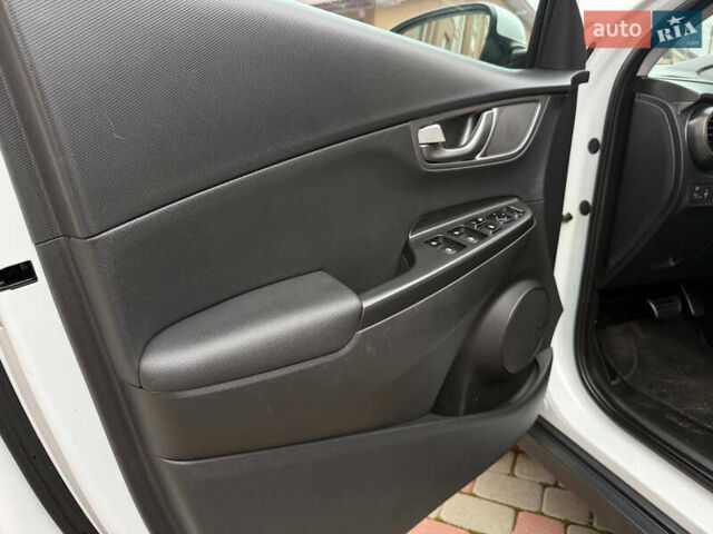 Білий Хендай Kona, об'ємом двигуна 0 л та пробігом 174 тис. км за 17800 $, фото 30 на Automoto.ua