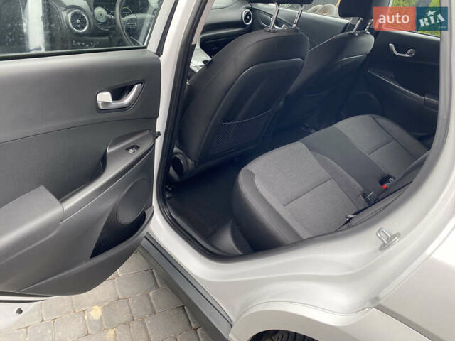 Білий Хендай Kona, об'ємом двигуна 0 л та пробігом 35 тис. км за 15500 $, фото 18 на Automoto.ua