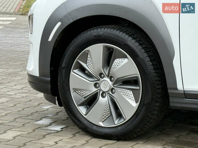 Белый Хендай Kona, объемом двигателя 0 л и пробегом 86 тыс. км за 18600 $, фото 14 на Automoto.ua