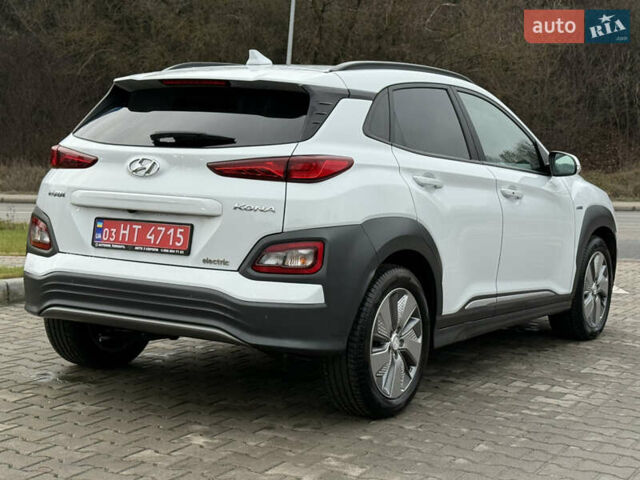 Белый Хендай Kona, объемом двигателя 0 л и пробегом 86 тыс. км за 17800 $, фото 5 на Automoto.ua