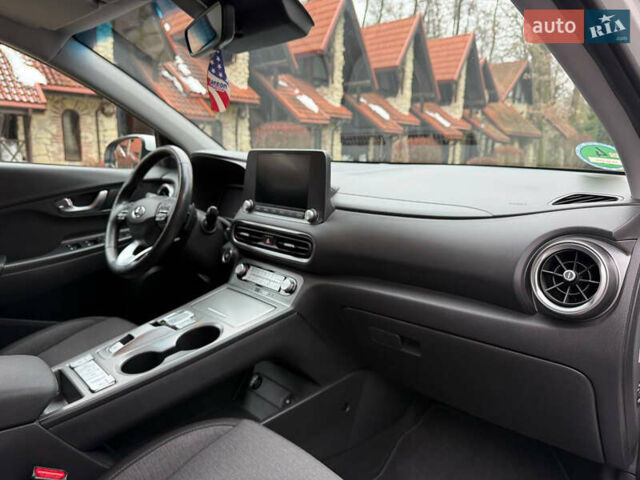 Белый Хендай Kona, объемом двигателя 0 л и пробегом 65 тыс. км за 17400 $, фото 36 на Automoto.ua