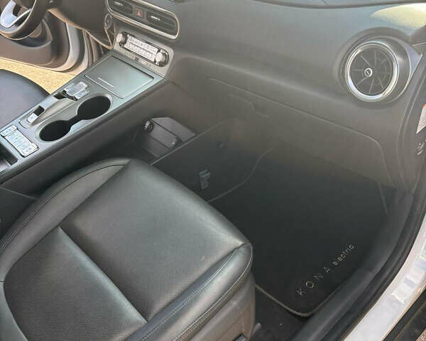 Білий Хендай Kona, об'ємом двигуна 0 л та пробігом 43 тис. км за 16700 $, фото 17 на Automoto.ua