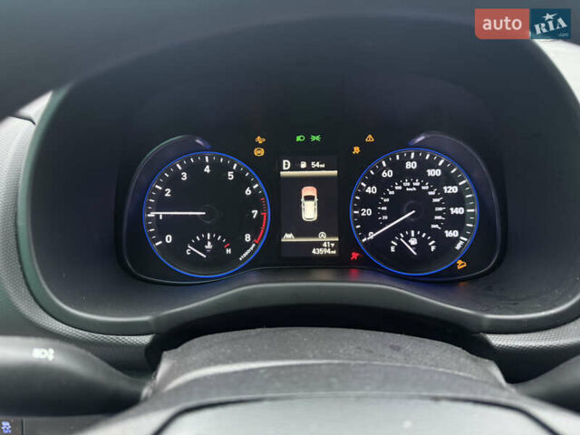 Білий Хендай Kona, об'ємом двигуна 2 л та пробігом 70 тис. км за 12200 $, фото 3 на Automoto.ua