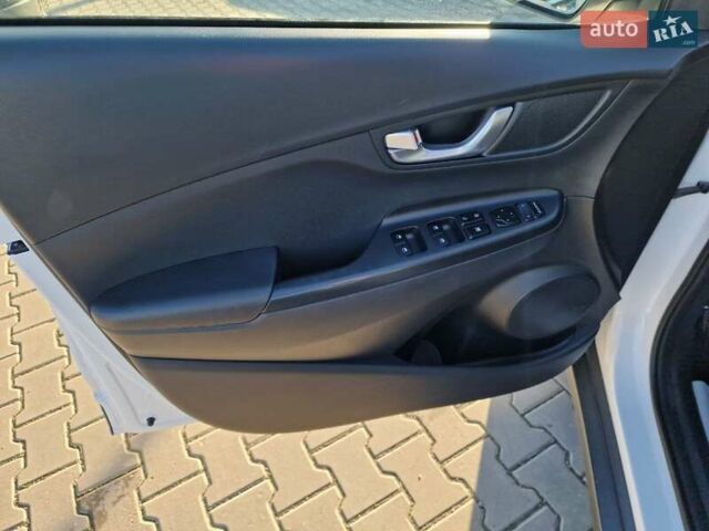 Білий Хендай Kona, об'ємом двигуна 0 л та пробігом 57 тис. км за 17200 $, фото 21 на Automoto.ua