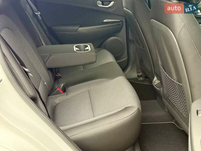 Белый Хендай Kona, объемом двигателя 0 л и пробегом 31 тыс. км за 17999 $, фото 25 на Automoto.ua