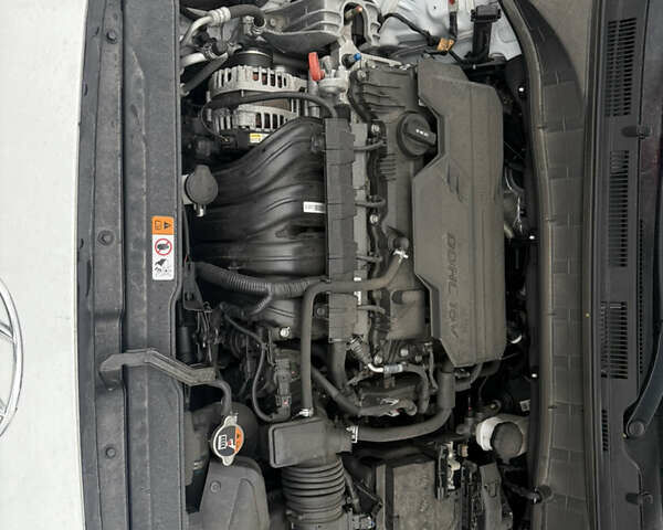 Білий Хендай Kona, об'ємом двигуна 2 л та пробігом 70 тис. км за 12200 $, фото 7 на Automoto.ua