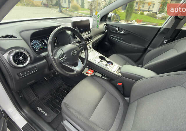Белый Хендай Kona, объемом двигателя 0 л и пробегом 63 тыс. км за 20999 $, фото 24 на Automoto.ua