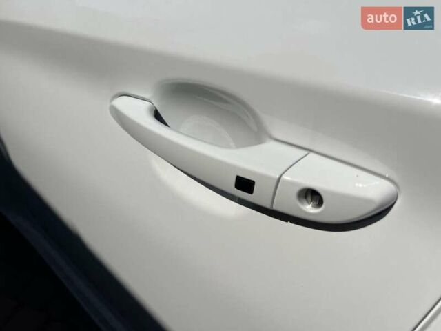 Белый Хендай Kona, объемом двигателя 0 л и пробегом 60 тыс. км за 22800 $, фото 16 на Automoto.ua