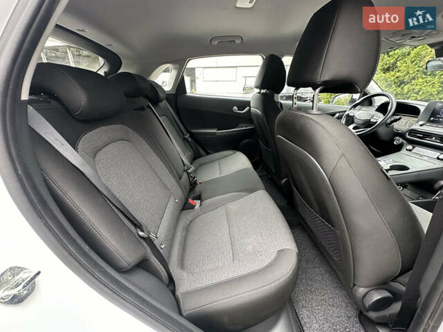 Білий Хендай Kona, об'ємом двигуна 0 л та пробігом 27 тис. км за 17499 $, фото 30 на Automoto.ua