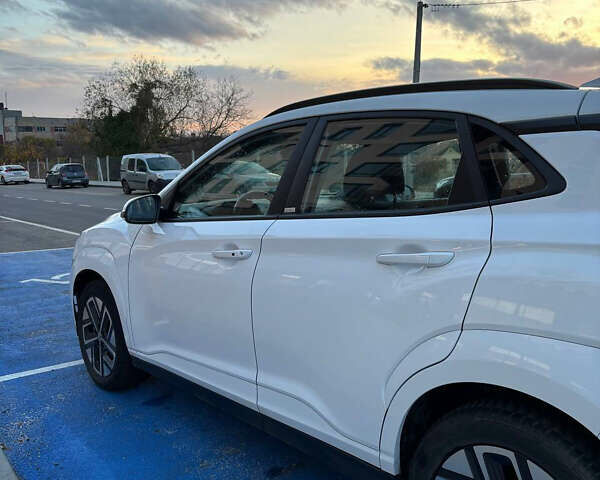 Белый Хендай Kona, объемом двигателя 0 л и пробегом 38 тыс. км за 15599 $, фото 8 на Automoto.ua