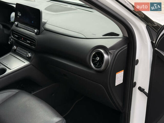 Білий Хендай Kona, об'ємом двигуна 0 л та пробігом 28 тис. км за 18700 $, фото 46 на Automoto.ua