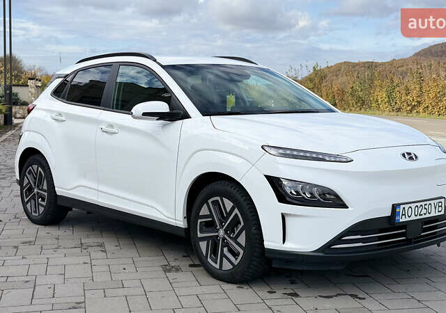 Белый Хендай Kona, объемом двигателя 0 л и пробегом 63 тыс. км за 20999 $, фото 1 на Automoto.ua