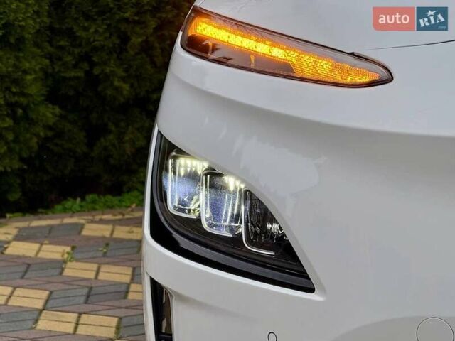 Белый Хендай Kona, объемом двигателя 0 л и пробегом 31 тыс. км за 17999 $, фото 4 на Automoto.ua