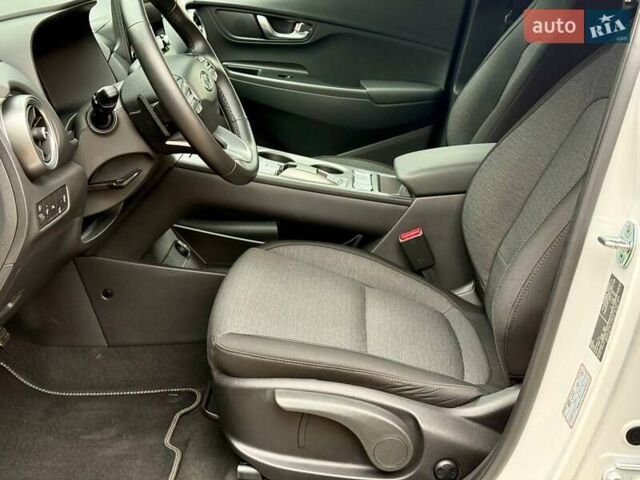 Белый Хендай Kona, объемом двигателя 0 л и пробегом 31 тыс. км за 17999 $, фото 20 на Automoto.ua