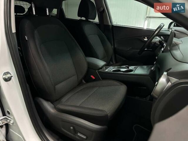 Белый Хендай Kona, объемом двигателя 0 л и пробегом 108 тыс. км за 20600 $, фото 73 на Automoto.ua