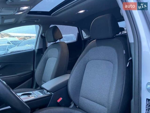 Белый Хендай Kona, объемом двигателя 0 л и пробегом 6 тыс. км за 18900 $, фото 16 на Automoto.ua