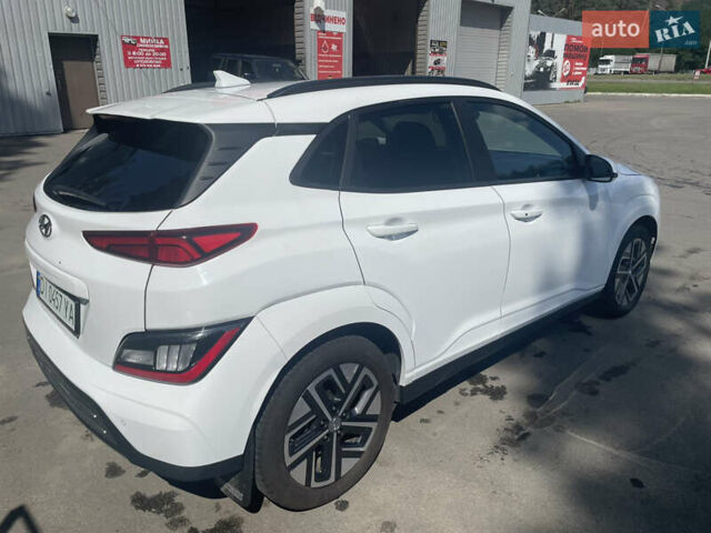 Білий Хендай Kona, об'ємом двигуна 0 л та пробігом 46 тис. км за 17500 $, фото 4 на Automoto.ua