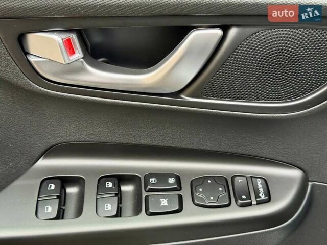 Белый Хендай Kona, объемом двигателя 0 л и пробегом 31 тыс. км за 17999 $, фото 17 на Automoto.ua