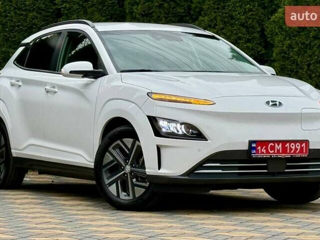 Белый Хендай Kona, объемом двигателя 0 л и пробегом 31 тыс. км за 17999 $, фото 2 на Automoto.ua