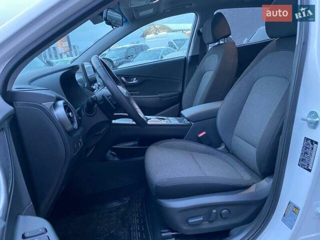 Белый Хендай Kona, объемом двигателя 0 л и пробегом 6 тыс. км за 18900 $, фото 15 на Automoto.ua