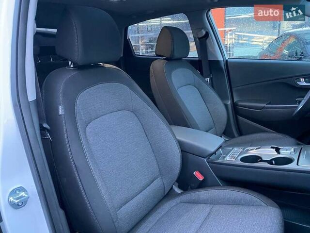 Белый Хендай Kona, объемом двигателя 0 л и пробегом 6 тыс. км за 18900 $, фото 20 на Automoto.ua