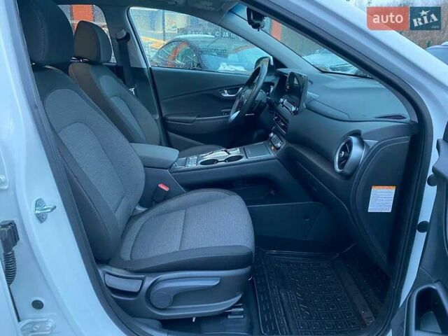 Белый Хендай Kona, объемом двигателя 0 л и пробегом 6 тыс. км за 18900 $, фото 19 на Automoto.ua