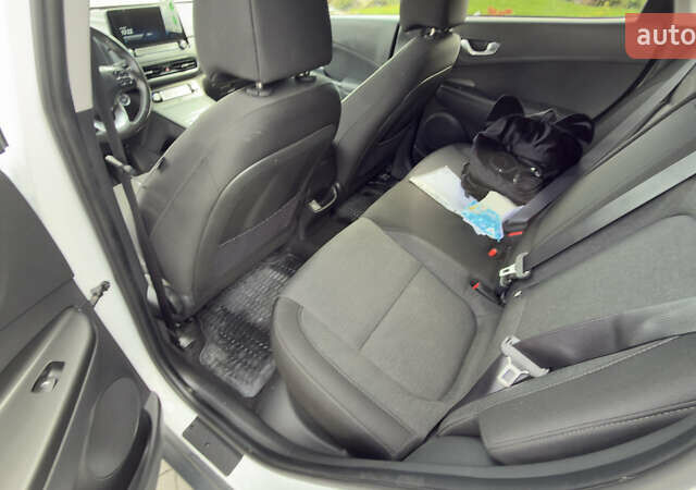 Белый Хендай Kona, объемом двигателя 0 л и пробегом 63 тыс. км за 20999 $, фото 28 на Automoto.ua