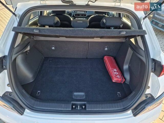 Білий Хендай Kona, об'ємом двигуна 0 л та пробігом 57 тис. км за 17200 $, фото 50 на Automoto.ua