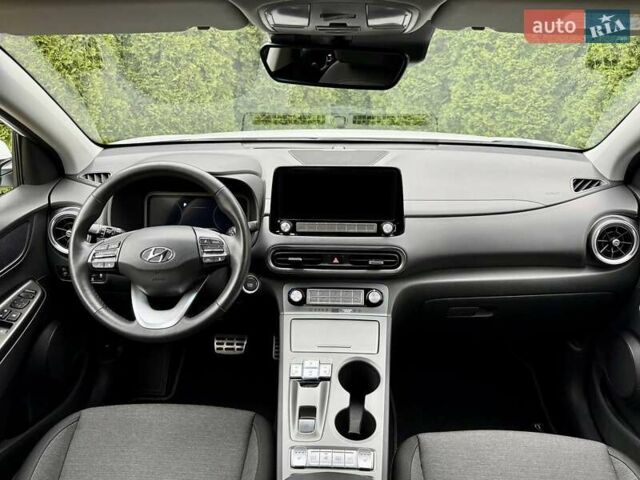 Белый Хендай Kona, объемом двигателя 0 л и пробегом 31 тыс. км за 17999 $, фото 30 на Automoto.ua