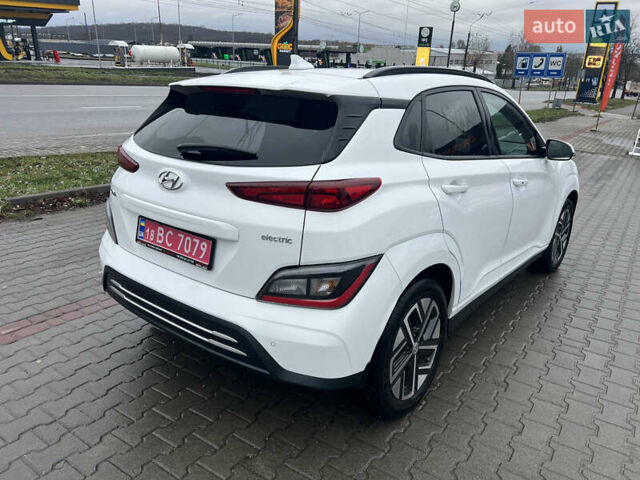 Белый Хендай Kona, объемом двигателя 0 л и пробегом 20 тыс. км за 20300 $, фото 4 на Automoto.ua