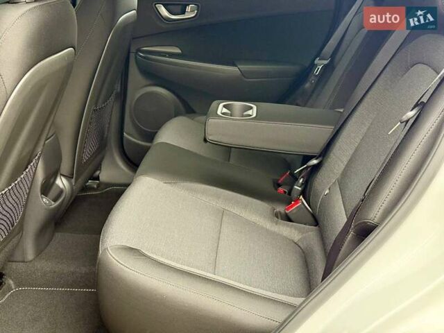 Белый Хендай Kona, объемом двигателя 0 л и пробегом 31 тыс. км за 17999 $, фото 23 на Automoto.ua