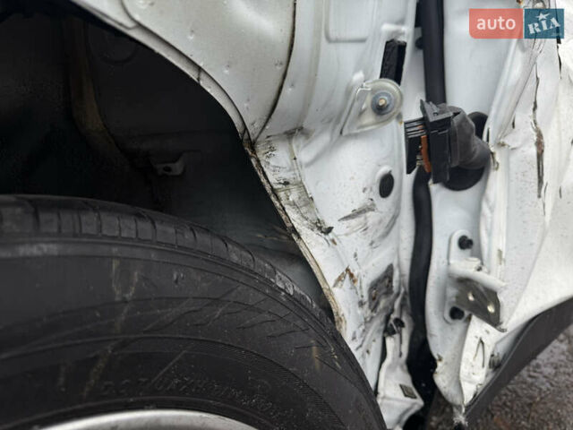 Білий Хендай Kona, об'ємом двигуна 2 л та пробігом 70 тис. км за 12200 $, фото 11 на Automoto.ua