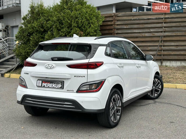Білий Хендай Kona, об'ємом двигуна 0 л та пробігом 27 тис. км за 17499 $, фото 4 на Automoto.ua