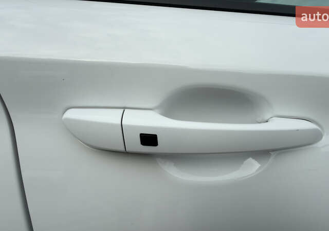 Белый Хендай Kona, объемом двигателя 0 л и пробегом 63 тыс. км за 21500 $, фото 20 на Automoto.ua