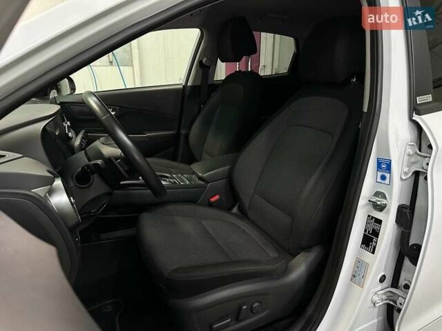 Белый Хендай Kona, объемом двигателя 0 л и пробегом 108 тыс. км за 20600 $, фото 34 на Automoto.ua